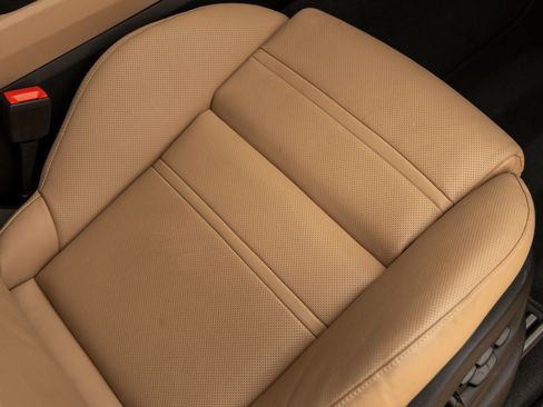 Certified 2025 Porsche Cayenne Turbo AWD/4WD image 44
