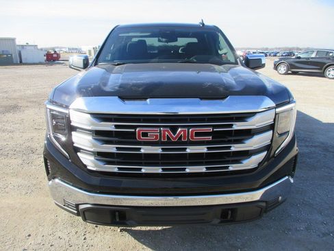 New 2026 GMC Sierra 1500 SLE image 11