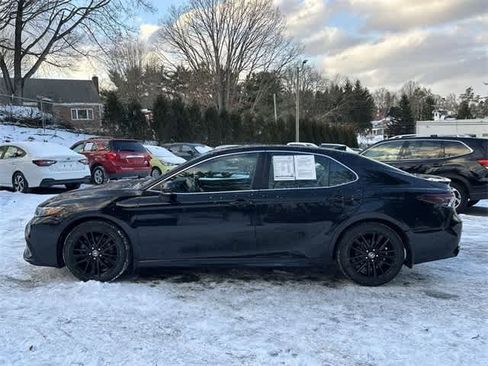 Used 2023 Toyota Camry SE image 2