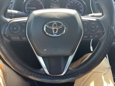 Used 2020 Toyota Camry LE FWD image 8