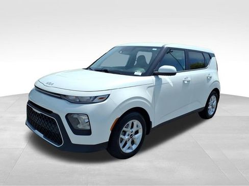 Used 2022 Kia Soul LX w/ Technology Package FWD image 2