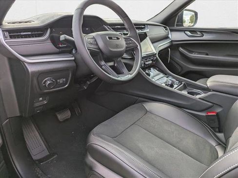 New 2025 Jeep Grand Cherokee L Altitude image 3