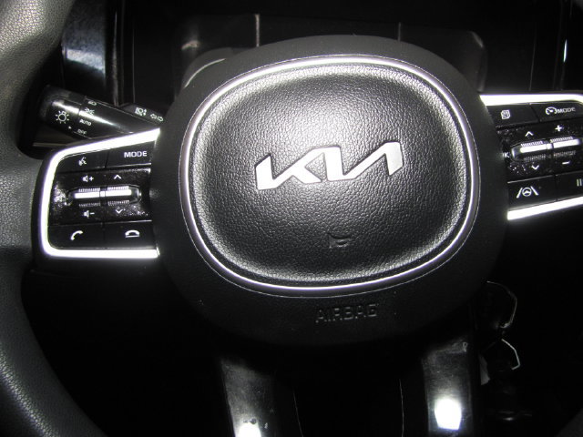 Used 2023 Kia Sorento LX FWD image 28