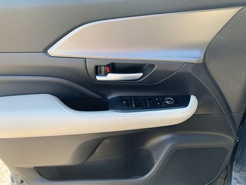 Used 2024 Toyota Grand Highlander XLE image 12