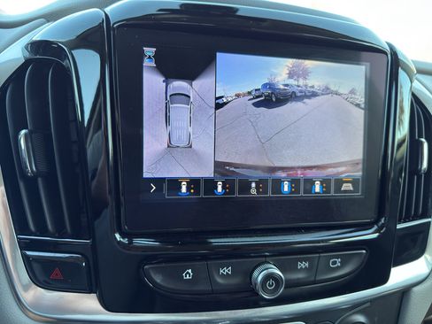 Used 2020 Chevrolet Traverse LT w/ LT Premium Package image 20