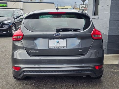 Used 2017 Ford Focus SE w/ SE Sport Package image 4
