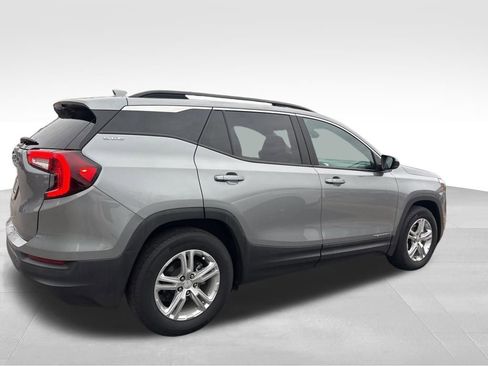 Used 2023 GMC Terrain SLE w/ Driver Convenience Package image 5