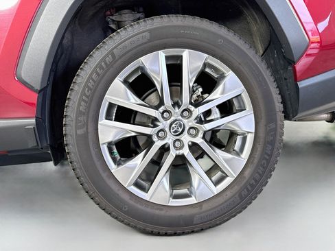 Used 2020 Toyota RAV4 XLE Premium AWD/4WD image 32