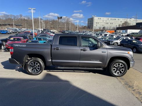 Used 2017 Toyota Tundra SR5 w/ TRD Off Road Package image 7