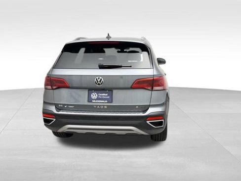 Certified 2023 Volkswagen Taos SE w/ Panoramic Sunroof Package AWD/4WD image 4