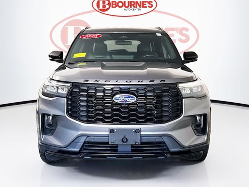 Used 2025 Ford Explorer ST-Line w/ ST-Line Street Pack AWD/4WD image 5