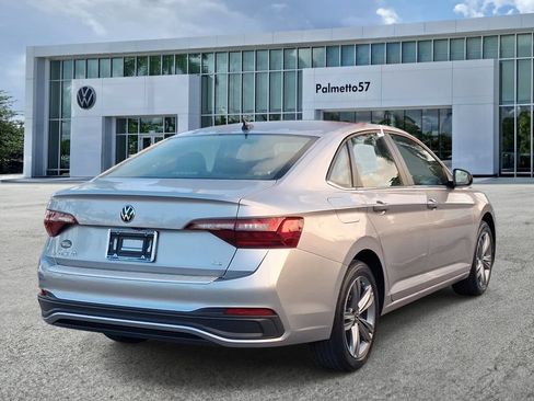 Used 2024 Volkswagen Jetta SE FWD image 6
