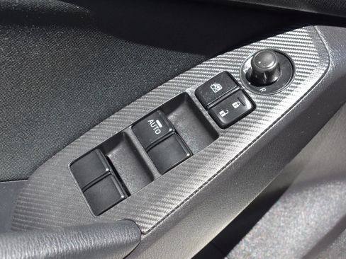 Used 2015 MAZDA MAZDA3 i Sport FWD image 23