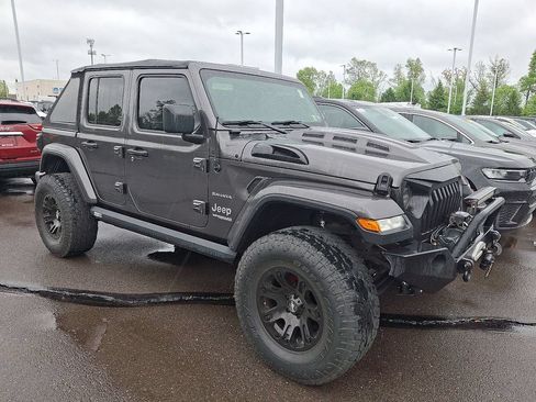 Used 2019 Jeep Wrangler Unlimited Sahara w/ Safety Group AWD/4WD image 4