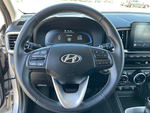 Used 2025 Hyundai Venue SEL FWD image 29