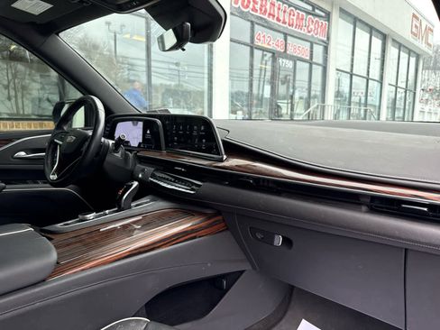 Used 2022 Cadillac Escalade Premium Luxury image 34
