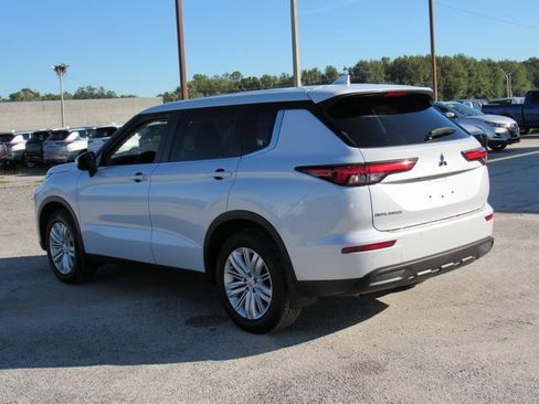 Used 2024 Mitsubishi Outlander ES image 6