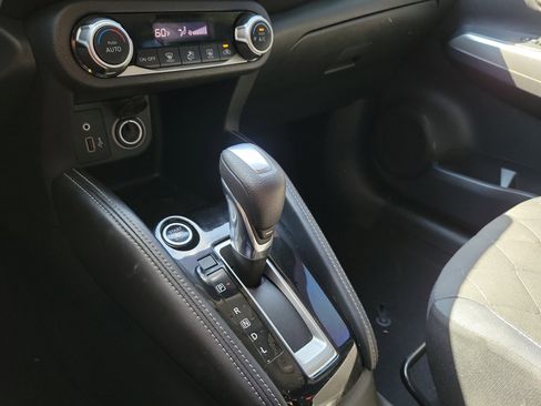 Used 2018 Nissan Kicks SV FWD image 27