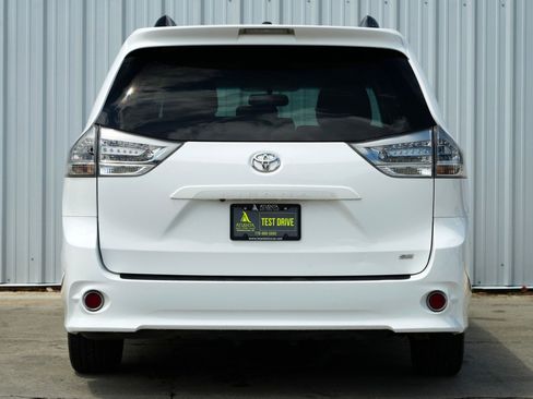 Used 2015 Toyota Sienna SE Premium image 10