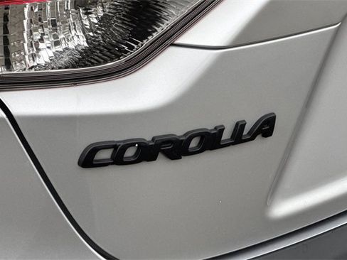 Used 2021 Toyota Corolla LE image 48
