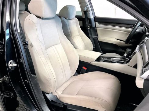 Used 2018 Honda Accord EX image 7