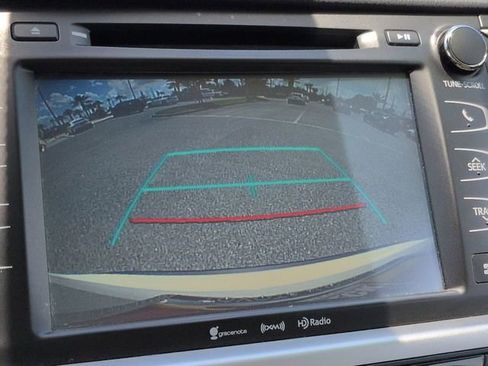 Used 2017 Toyota Highlander XLE AWD/4WD image 21