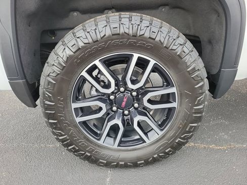 Used 2025 GMC Sierra 1500 AT4 w/ AT4 Premium Package image 9