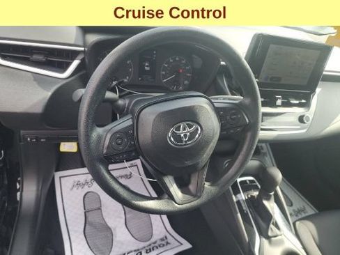 Used 2025 Toyota Corolla LE FWD image 11