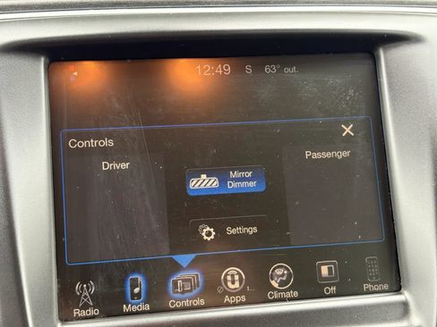 Used 2016 Chrysler 200 Limited w/ Convenience Group FWD image 17