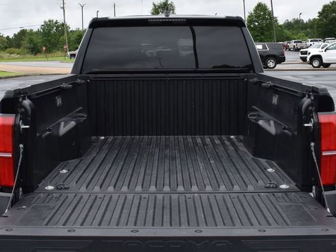 Used 2024 Toyota Tacoma TRD Off-Road AWD/4WD image 10