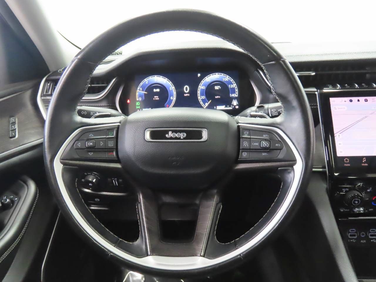 Used 2022 Jeep Grand Cherokee L Limited RWD image 9