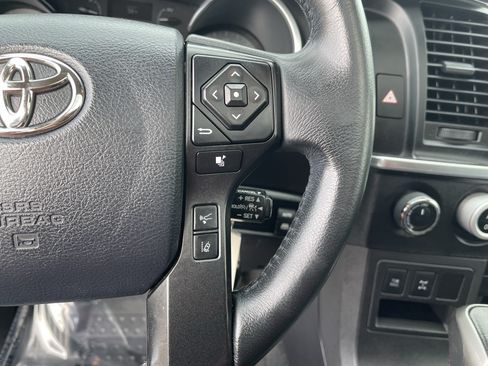 Used 2018 Toyota Sequoia TRD Sport AWD/4WD image 23