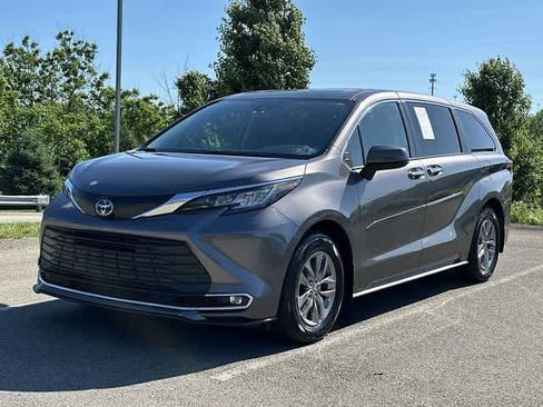 Used 2023 Toyota Sienna XLE AWD/4WD image 1