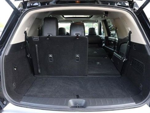 Certified 2025 Nissan Pathfinder SL w/ SL Premium Package FWD image 8