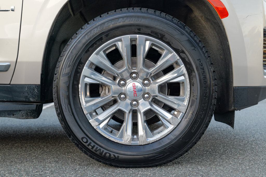 Used 2023 GMC Yukon Denali AWD/4WD image 12