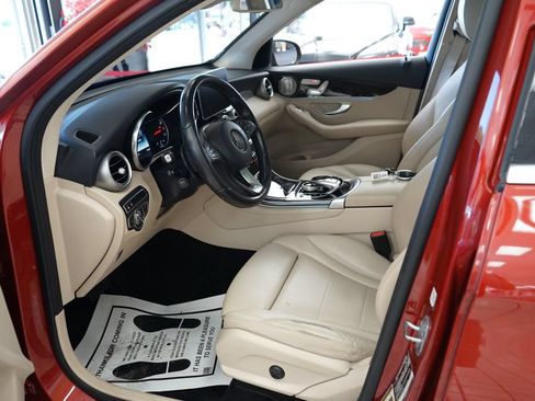 Used 2017 Mercedes-Benz GLC 300 4MATIC image 23