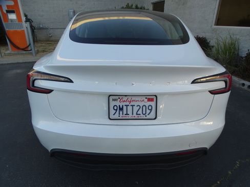 Used 2024 Tesla Model 3 image 5