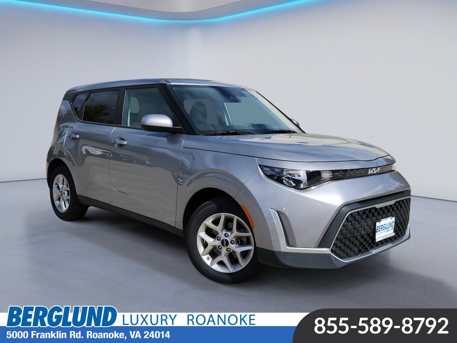 Used 2025 Kia Soul LX w/ LX Technology Package FWD image 1