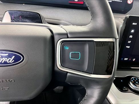 Used 2025 Ford Expedition Active AWD/4WD image 19
