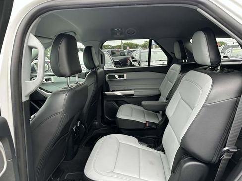 Used 2021 Ford Explorer XLT w/ Equipment Group 202A image 7