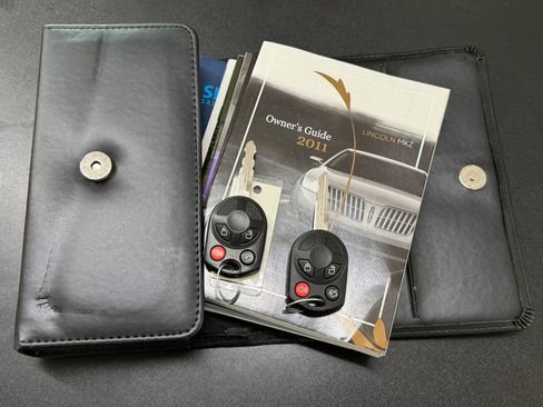 Used 2011 Lincoln MKZ image 4