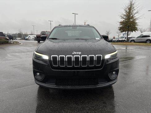 Used 2019 Jeep Cherokee Latitude w/ Popular Appearance Group image 3