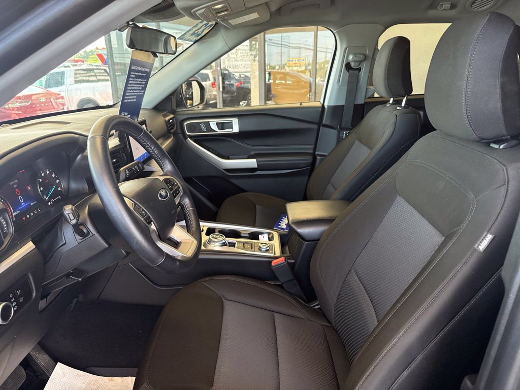 Used 2023 Ford Explorer XLT AWD/4WD image 13