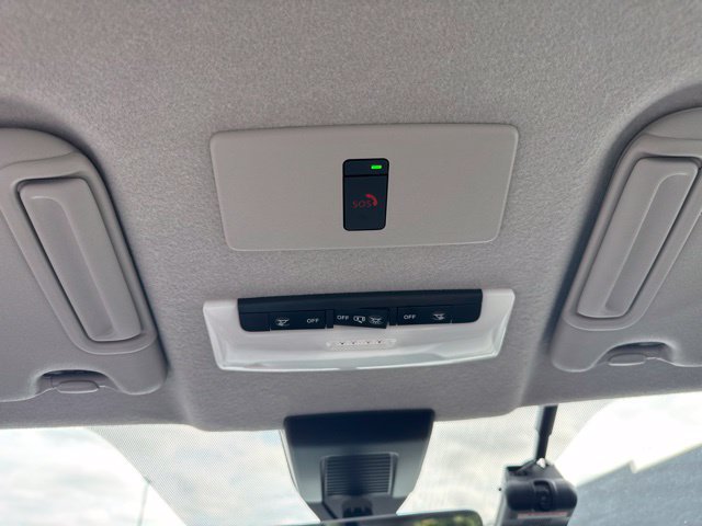 Used 2023 Nissan Kicks SR w/ SR Premium Package FWD image 25