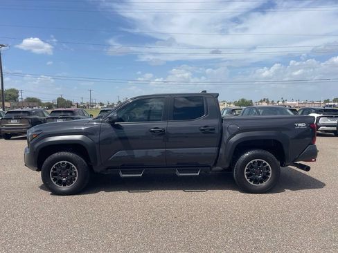 Used 2025 Toyota Tacoma TRD Off-Road AWD/4WD image 4