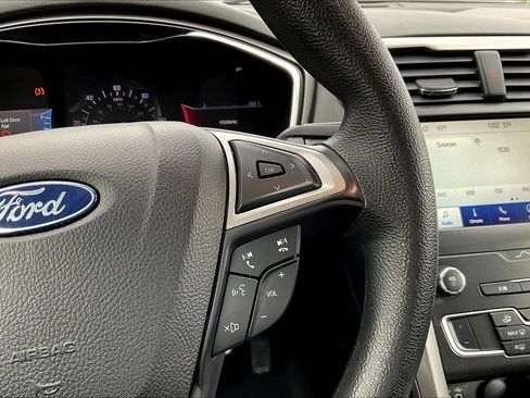 Used 2020 Ford Fusion SE FWD image 12