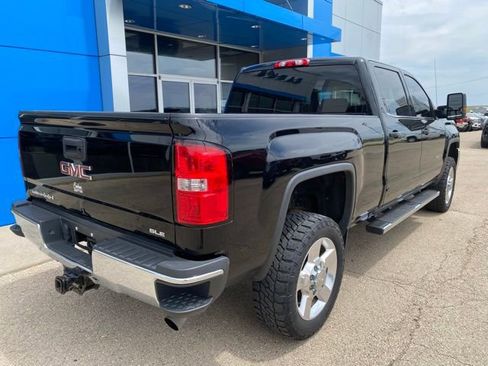 Used 2018 GMC Sierra 2500 SLE w/ HD SLE Preferred Plus Package AWD/4WD image 3