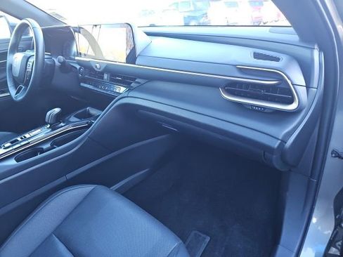 Used 2025 Toyota Crown XLE image 32