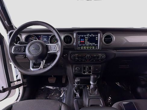 Used 2023 Jeep Gladiator Overland image 28
