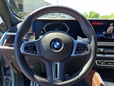 Used 2025 BMW X6 M60i AWD/4WD image 18